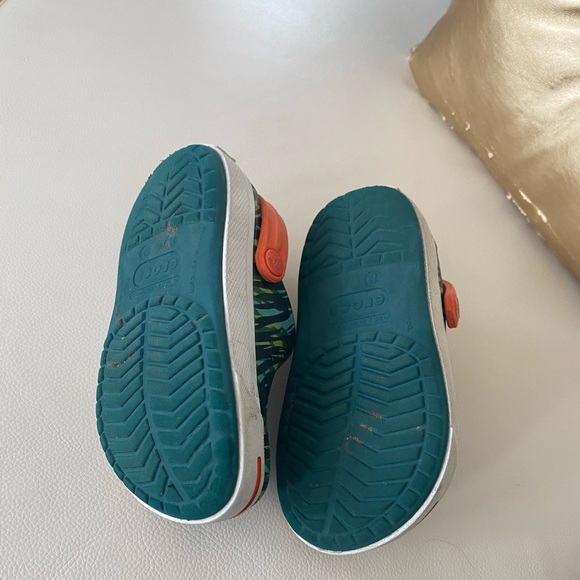 Crocs! Size 8/9 super comfy, easy to wear - Picture 3 of 3